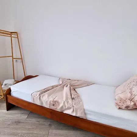 Cozy 2Br Condo Free Parking-Wifi-Ac-Dryer * Tirana
