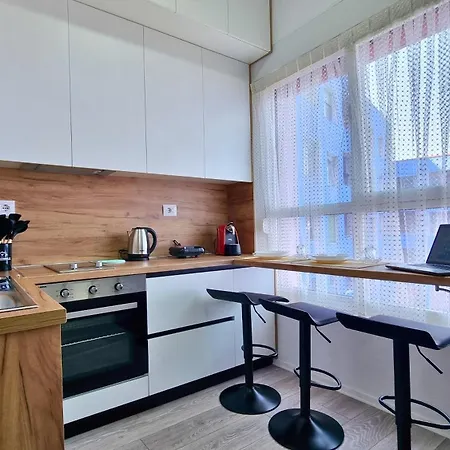 Cozy 2Br Condo Free Parking-Wifi-Ac-Dryer * Tirana