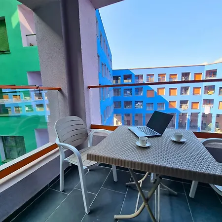 Cozy 2br Free Parking-wifi-ac-dryer 티라나