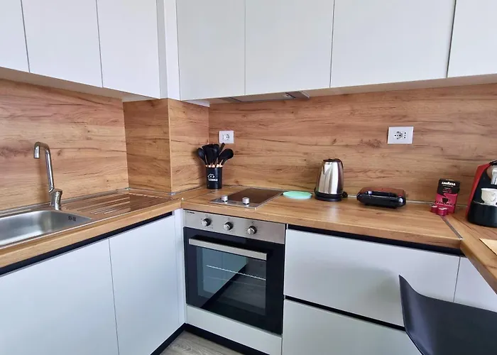 דירה Cozy 2br Free Parking-wifi-ac-dryer טיראנה